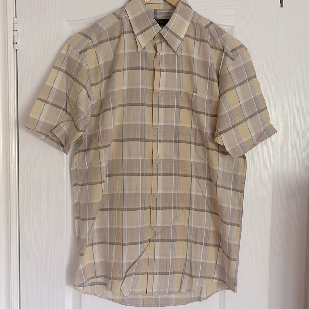 Modango Lightweight plaid short sleeve men’s button down shirt
